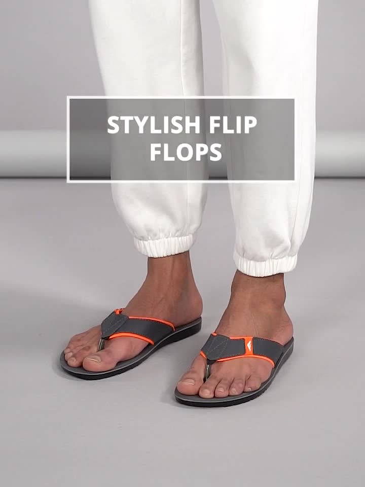 Mens feet in online flip flops